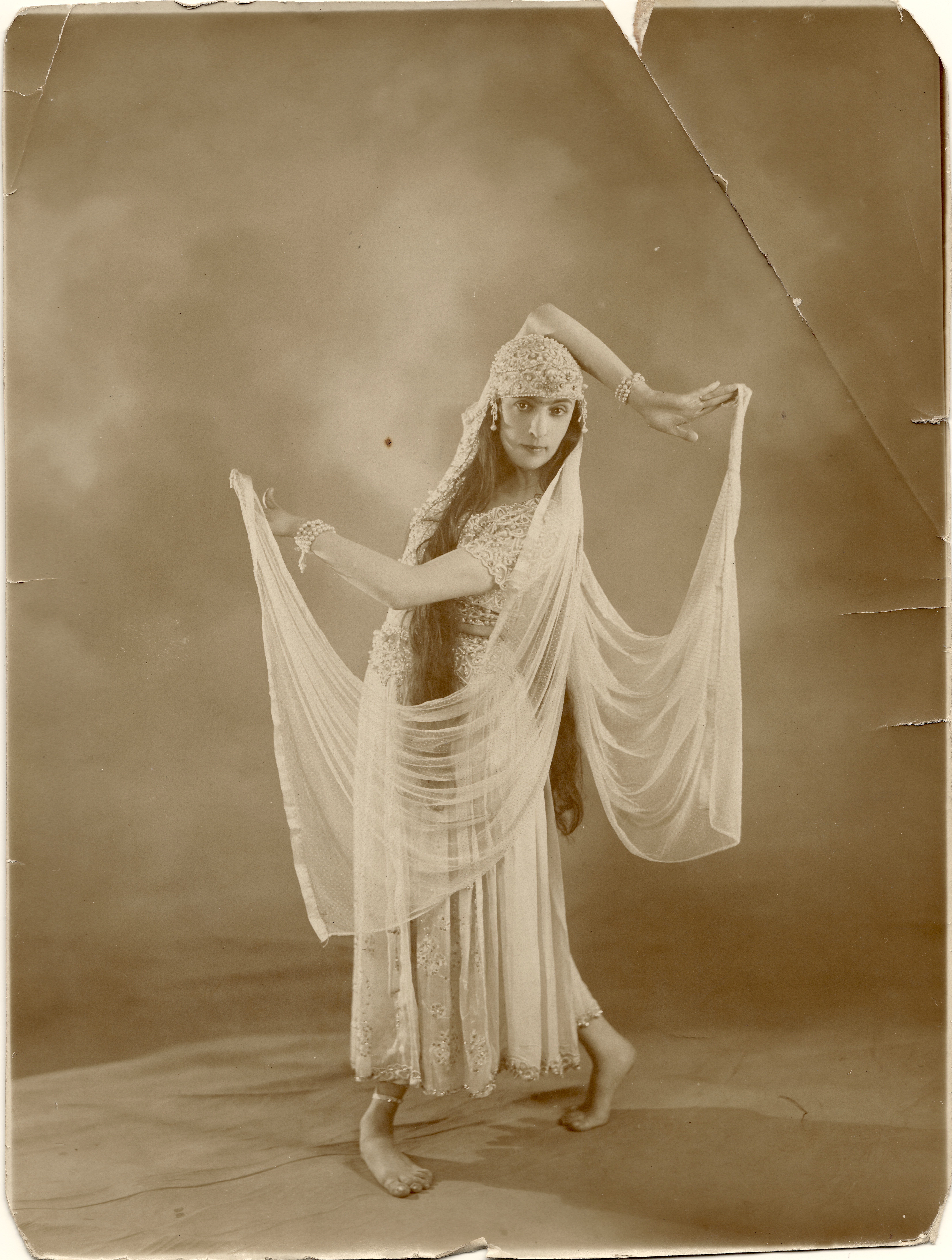 CPA FANTAISIE REPRESENTANT LA DANSE ESPAGNOLE